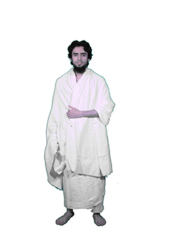 05_04_006-Wearing-a-loin-cloth-and-robe-by-a-Muhrim.PSD